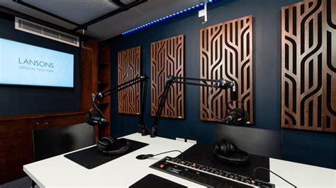 STUDIO .